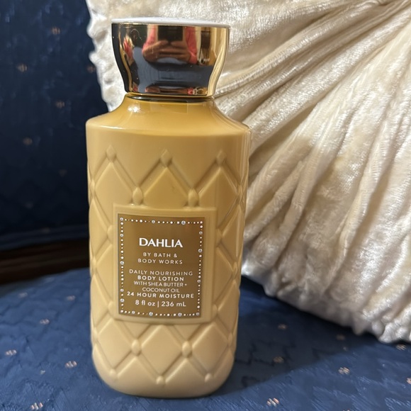 BATH & BODY WORKS SET. . . DAHLIA SCENT - Picture 5 of 6